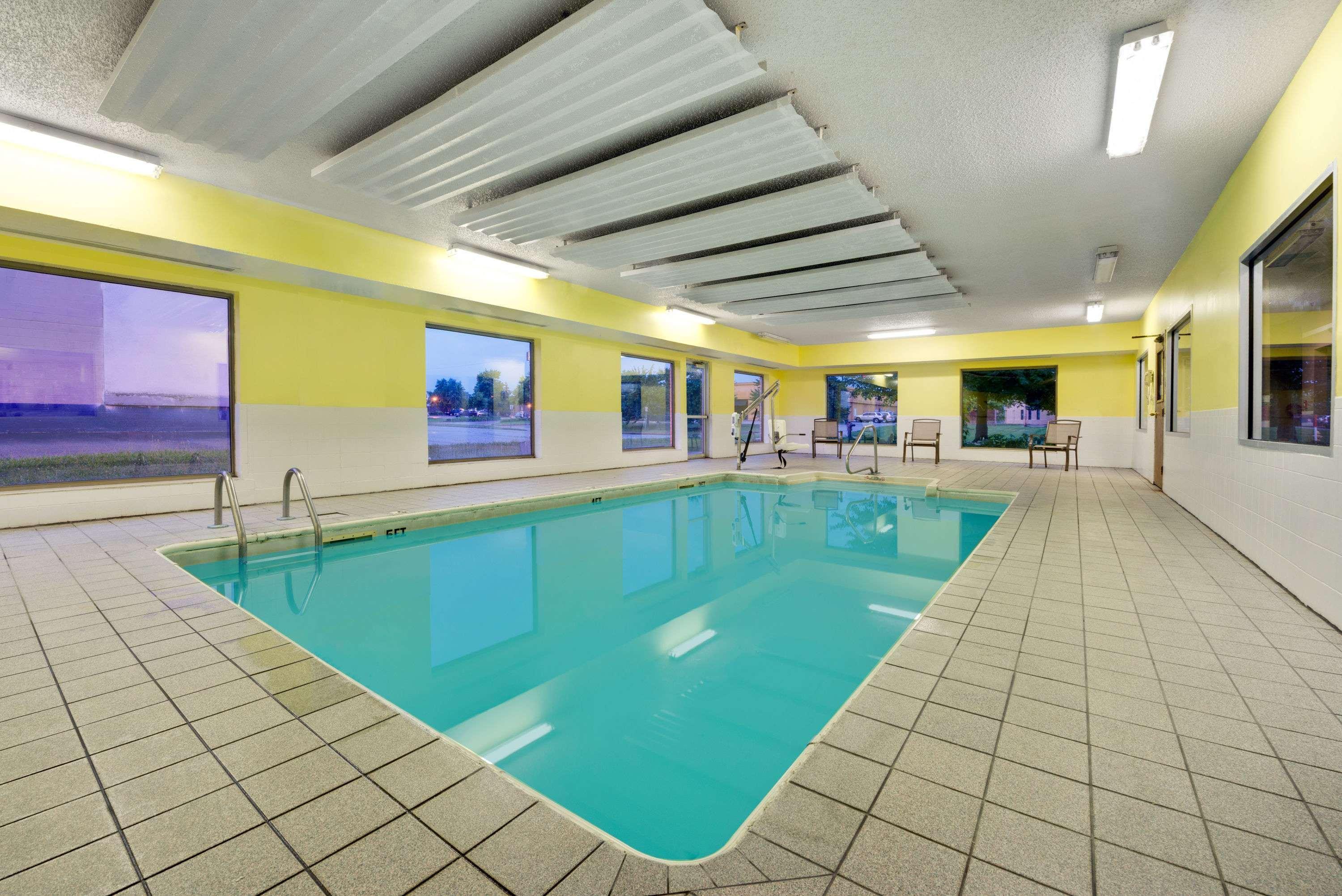 Super 8 By Wyndham Kokomo Eksteriør bilde